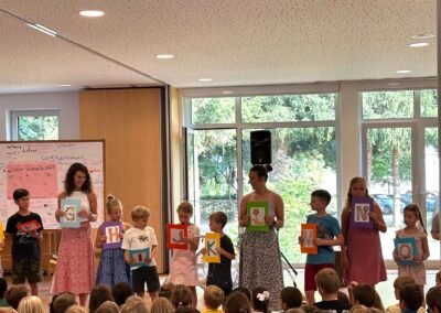 Abschied mit ABC: Abschied der 88 Viertklässler